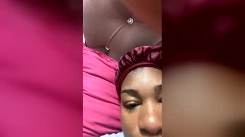 Snapshot of the_pearl1999 chatting on 11.26.25 K-J online show from 11.26.25