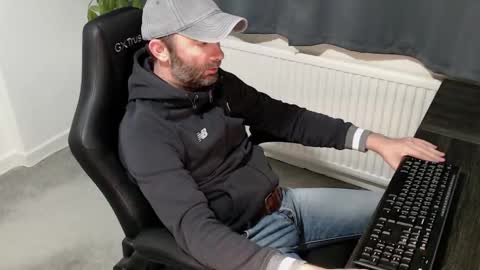 Snapshot of the_sensual_masturwait chatting on 10.27.25 the_sensual_masturwait online show from 10.27.25