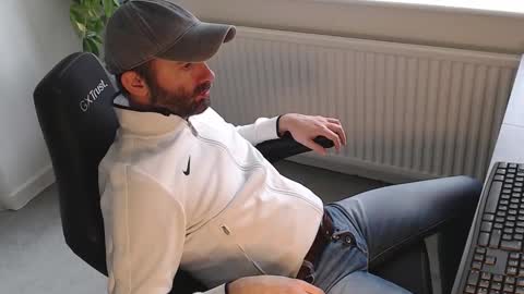 Snapshot of the_sensual_masturwait chatting on 11.04.25 the_sensual_masturwait online show from 11.04.25