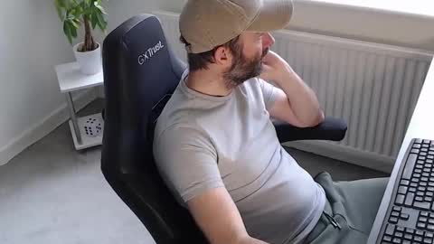 Snapshot of the_sensual_masturwait chatting on 11.08.25 the_sensual_masturwait online show from 11.08.25