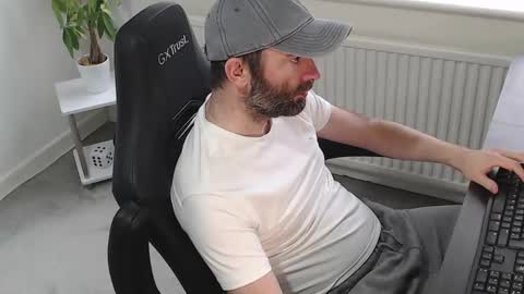 Snapshot of the_sensual_masturwait chatting on 11.10.25 the_sensual_masturwait online show from 11.10.25