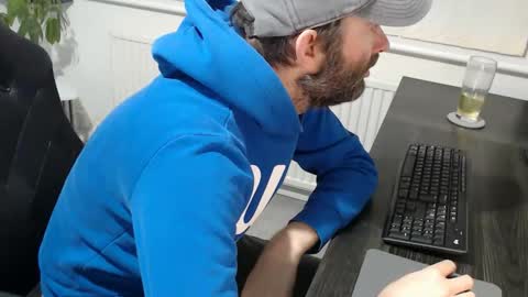 Snapshot of the_sensual_masturwait chatting on 12.21.25 the_sensual_masturwait online show from 12.21.25