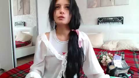 Snapshot of the_slutty_fox chatting on 06.25.26 the_slutty_fox online show from 06.25.26