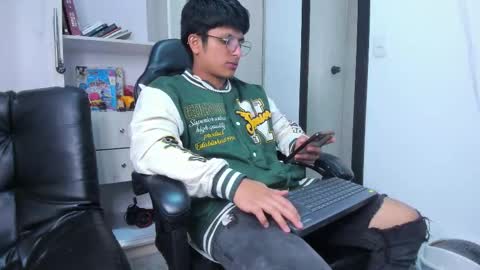 Snapshot of the_weed_guys chatting on 12.22.25 Danny online show from 12.22.25