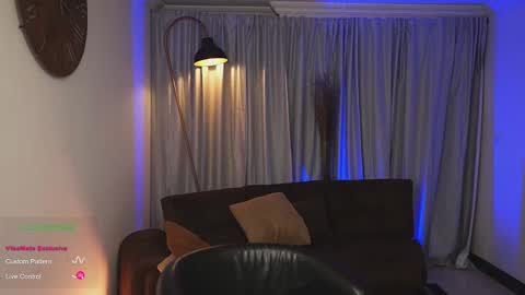 Snapshot of thea_ome chatting on 03.11.25 Thea online show from 03.11.25