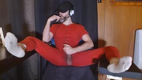 Snapshot of thebarefootgamer chatting on 01.05.25 Blue and Red online show from 01.05.25