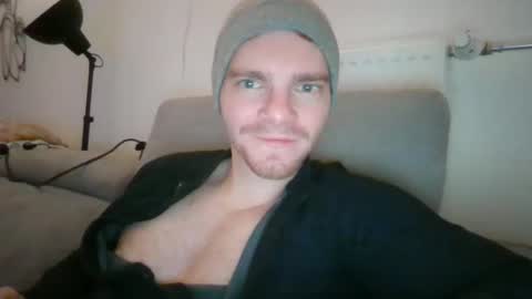 Snapshot of thebatguuy chatting on 12.14.24 thebatguuy online show from 12.14.24