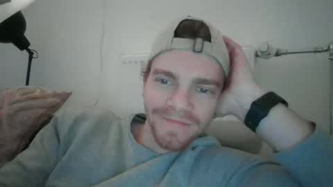 Snapshot of thebatguuy chatting on 12.21.24 thebatguuy online show from 12.21.24