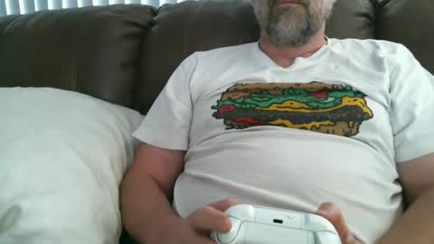 Snapshot of thedalenator chatting on 10.24.25 thedalenator online show from 10.24.25