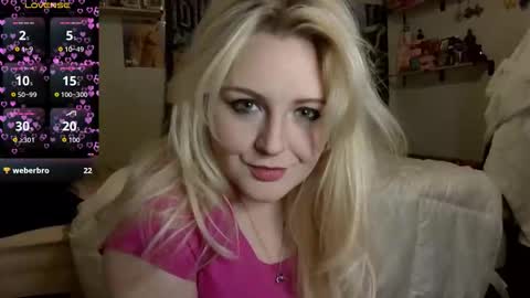 Snapshot of thedancingalien chatting on 04.08.26 Kassandra Grant online show from 04.08.26