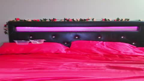 Snapshot of theebody chatting on 10.05.25 theebody online show from 10.05.25