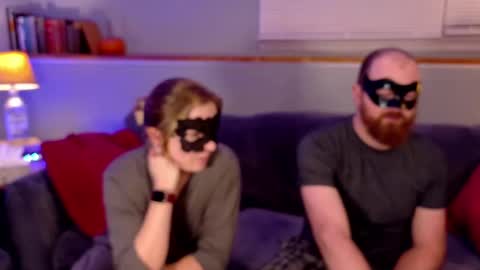 Snapshot of theferalfamily chatting on 11.07.25 TheFeralFamily online show from 11.07.25