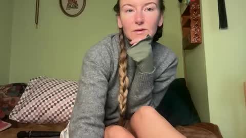 Snapshot of thefoxglovefairy chatting on 11.05.25 Fae online show from 11.05.25