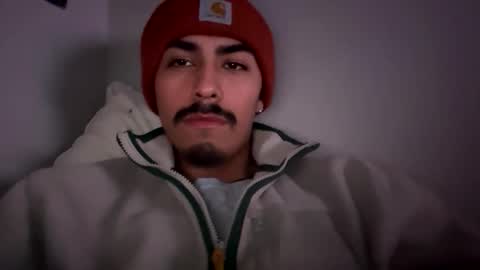 Snapshot of theglorious2002 chatting on 11.04.25 theglorious2002 online show from 11.04.25