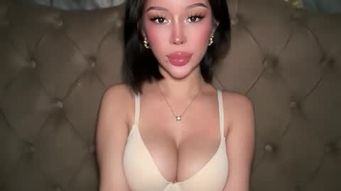 Elle  dont forget to folloW me and thumbs up online show from 04.28.26