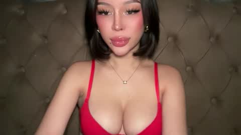 Elle  dont forget to folloW me and thumbs up online show from 05.01.26