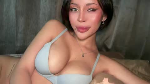 Elle  dont forget to folloW me and thumbs up online show from 06.27.26