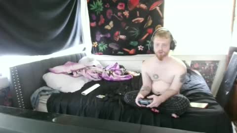 Snapshot of thehotfoxdd chatting on 09.30.25 fuzzyfox online show from 09.30.25