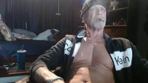 Snapshot of thehouseguy513 chatting on 01.07.26 thehouseguy513 online show from 01.07.26