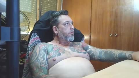 Snapshot of thekier chatting on 11.08.25 thekier online show from 11.08.25