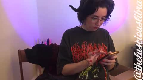 Snapshot of thelusciouslibra chatting on 11.02.25 thelusciouslibra online show from 11.02.25