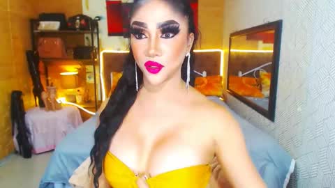 Snapshot of thelustqueen chatting on 03.09.25 thelustqueen online show from 03.09.25