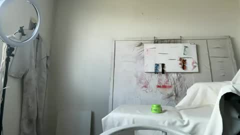 Lucy Lucy online show from 11.04.25