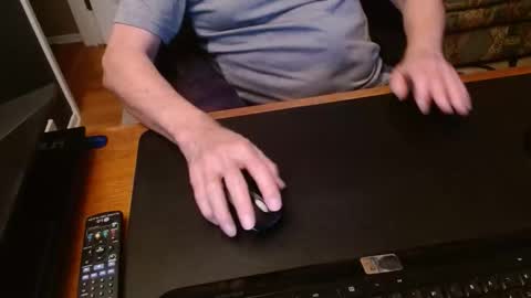 Snapshot of thembones chatting on 11.05.25 thembones online show from 11.05.25