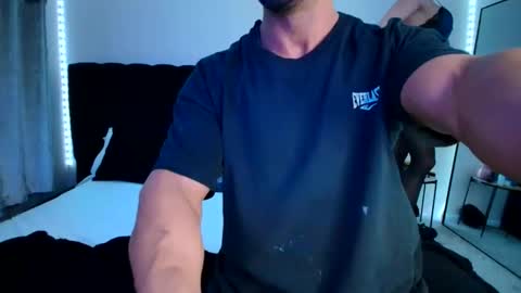 Snapshot of themusclefactory chatting on 11.26.25 TheMuscleFactory online show from 11.26.25