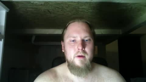 Snapshot of thenewdude1992 chatting on 02.14.25 thenewdude1992 online show from 02.14.25