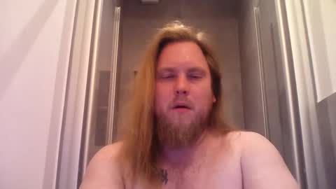 Snapshot of thenewdude1992 chatting on 11.08.25 thenewdude1992 online show from 11.08.25