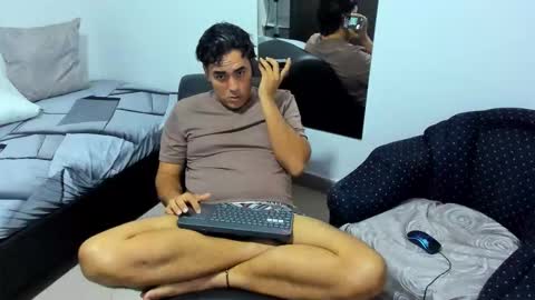 Snapshot of theo_castell chatting on 03.05.26 Theo online show from 03.05.26