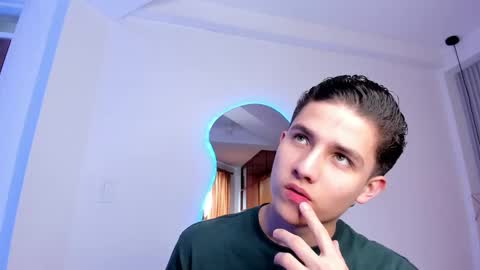 Snapshot of theohawke_ chatting on 01.02.25 THEO- MATEO online show from 01.02.25