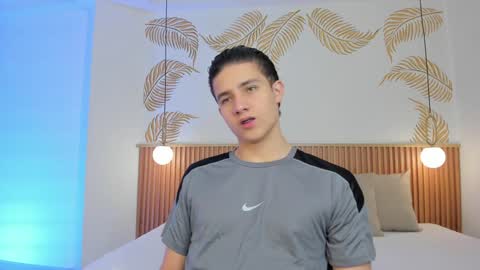 Snapshot of theohawke_ chatting on 01.10.25 THEO- MATEO online show from 01.10.25