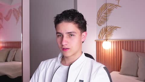 Snapshot of theohawke_ chatting on 02.02.25 THEO- MATEO online show from 02.02.25