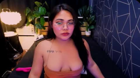 Snapshot of theonly_chin chatting on 01.09.26 FRANCINE online show from 01.09.26