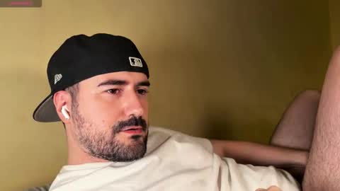 Snapshot of theoravi chatting on 01.08.26 Theo Ravi online show from 01.08.26