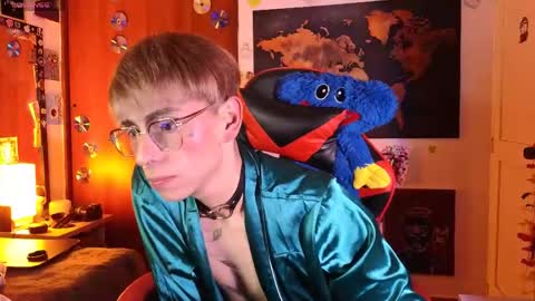 Matt independent model  online show from 04.21.26