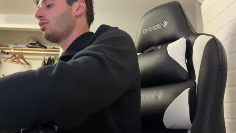 Snapshot of therealdylansdick chatting on 09.28.25 therealdylansdick online show from 09.28.25