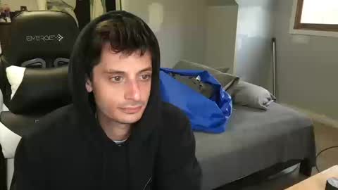 Snapshot of therealdylansdick chatting on 10.14.25 therealdylansdick online show from 10.14.25