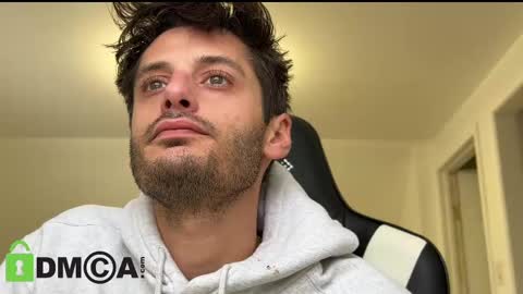 Snapshot of therealdylansdick chatting on 11.11.25 therealdylansdick online show from 11.11.25