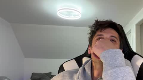 Snapshot of therealdylansdick chatting on 11.14.25 therealdylansdick online show from 11.14.25