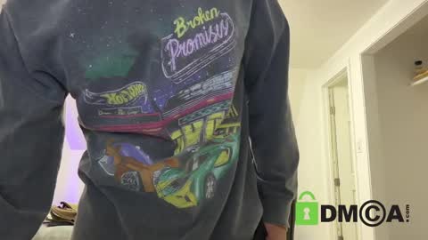 Snapshot of therealdylansdick chatting on 11.18.25 therealdylansdick online show from 11.18.25