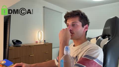 Snapshot of therealdylansdick chatting on 11.21.25 therealdylansdick online show from 11.21.25