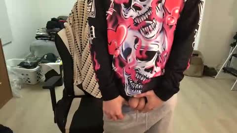 Snapshot of therealdylansdick chatting on 11.28.25 therealdylansdick online show from 11.28.25