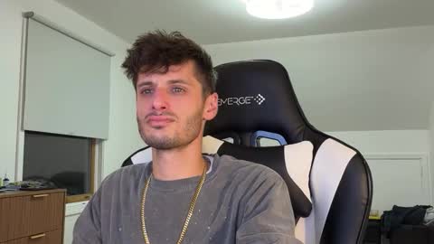 Snapshot of therealdylansdick chatting on 11.30.25 therealdylansdick online show from 11.30.25