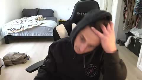 Snapshot of therealdylansdick chatting on 12.14.25 therealdylansdick online show from 12.14.25