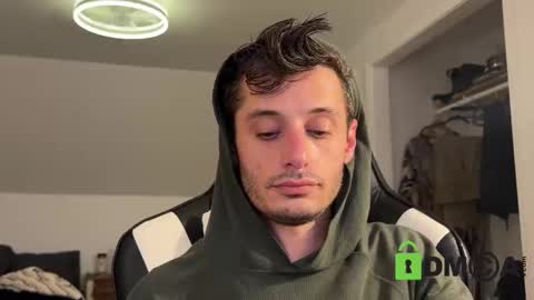 Snapshot of therealdylansdick chatting on 12.19.25 therealdylansdick online show from 12.19.25