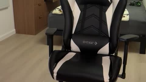 Snapshot of therealdylansdick chatting on 02.16.26 therealdylansdick online show from 02.16.26