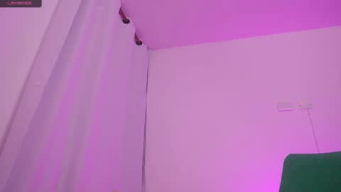 Snapshot of therealpeach_ chatting on 02.25.25    online show from 02.25.25